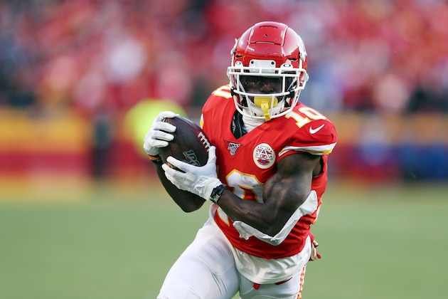 KANSAS CITY, MISSOURI - JANUARY 19: Tyreek Hill #10 of the Kansas City Chiefs runs with the ball in the second half against the Tennessee Titans in the AFC Championship Game at Arrowhead Stadium on January 19, 2020 in Kansas City, Missouri. (Photo by Matthew Stockman/Getty Images)