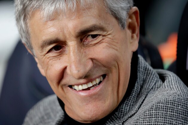 BARCELONA, SPAIN - JANUARY 19: coach Quique Setien of FC Barcelona  during the La Liga Santander  match between FC Barcelona v Granada at the Camp Nou on January 19, 2020 in Barcelona Spain (Photo by David S. Bustamante/Soccrates/Getty Images)