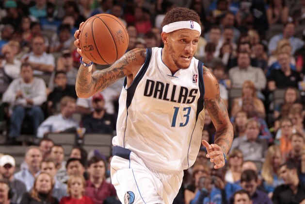 DALLAS, TX - OCTOBER 17: Delonte West #13 of the Dallas Mavericks handles the ball against the Phoenix Suns on October 17, 2012 at the American Airlines Center in Dallas, Texas. NOTE TO USER: User expressly acknowledges and agrees that, by downloading and or using this photograph, User is consenting to the terms and conditions of the Getty Images License Agreement. Mandatory Copyright Notice: Copyright 2012 NBAE (Photo by Danny Bollinger/NBAE via Getty Images)