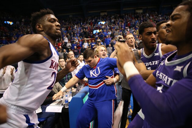 LAWRENCE, KANSAS - JANUARY 21:  Silvio De Sousa #22 of the Kansas Jayhawks swings at David Sloan #4 of the Kansas State Wildcats during a brawl as the game ends at Allen Fieldhouse on January 21, 2020 in Lawrence, Kansas. (Photo by Jamie Squire/Getty Images)