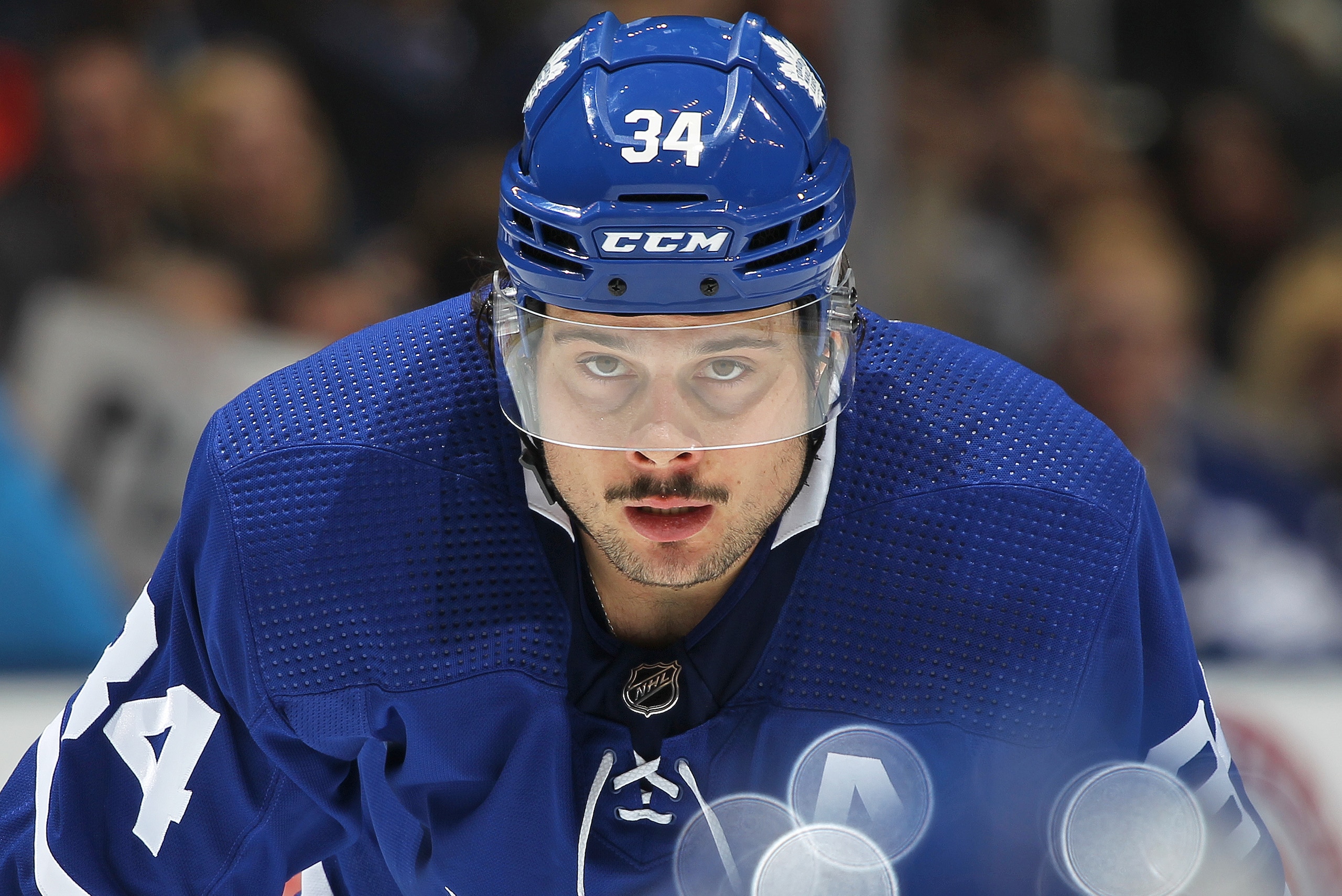 TORONTO, ON - JANUARY 16:  Auston Matthews #34 of the Toronto Maple Leafs waits for play to resume against the Calgary Flames during an NHL game at Scotiabank Arena on January 16, 2020 in Toronto, Ontario, Canada. The Flames defeated the Maple Leafs 2-1 in a shoot-out. (Photo by Claus Andersen/Getty Images)