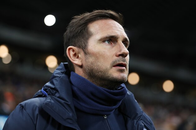 NEWCASTLE UPON TYNE, ENGLAND - JANUARY 18: Frank Lampard, Manager of Chelsea looks on during the Premier League match between Newcastle United and Chelsea FC at St. James Park on January 18, 2020 in Newcastle upon Tyne, United Kingdom. (Photo by Ian MacNicol/Getty Images) NEWCASTLE UPON TYNE, ENGLAND - JANUARY 18: Frank Lampard, Manager of Chelsea looks on during the Premier League match between Newcastle United and Chelsea FC at St. James Park on January 18, 2020 in Newcastle upon Tyne, United Kingdom. (Photo by Ian MacNicol/Getty Images)