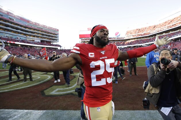 El cornerback de los 49ers de San Francisco Richard Sherman celebra el triunfo su equipo ante los Vikings para avanzar al juego por el campeonato de la Conferencia Nacional el 11 de enero del 2020.(AP Photo/Marcio Jose Sanchez)
