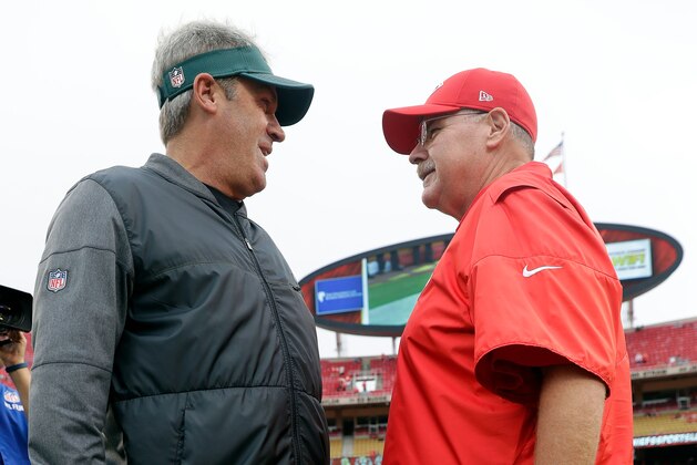 KANSAS CITY, MO - SEPTEMBER 17:  Head coach Andy Reid of the Kansas City Chiefs and head coach Doug Pederson of the Philadelphia Eagles greet each other prior to the game at Arrowhead Stadium on September 17, 2017 in Kansas City, Missouri.  (Photo by Jamie Squire/Getty Images)