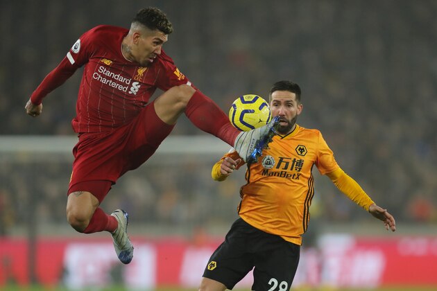 WOLVERHAMPTON, ENGLAND - JANUARY 23: Roberto Firmino of Liverpool and Joao Moutinho of Wolverhampton Wanderers during the Premier League match between Wolverhampton Wanderers and Liverpool FC at Molineux on January 23, 2020 in Wolverhampton, United Kingdom. (Photo by Matthew Ashton - AMA/Getty Images)