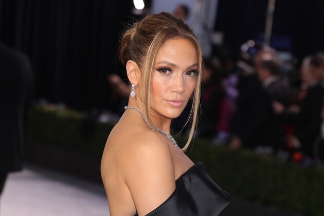 LOS ANGELES, CALIFORNIA - JANUARY 19: Jennifer Lopez attends 26th Annual Screen Actors Guild Awards at The Shrine Auditorium on January 19, 2020 in Los Angeles, California. (Photo by Leon Bennett/Getty Images) LOS ANGELES, CALIFORNIA - JANUARY 19: Jennifer Lopez attends 26th Annual Screen Actors Guild Awards at The Shrine Auditorium on January 19, 2020 in Los Angeles, California. (Photo by Leon Bennett/Getty Images)