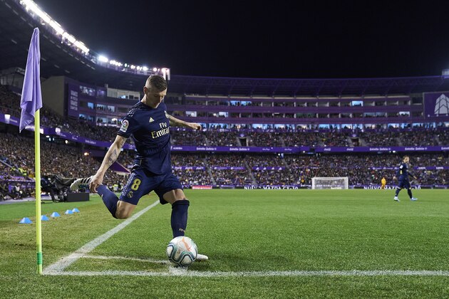 VALLADOLID, SPAIN - JANUARY 26: Toni Kroos of Real Madrid CF kicks the ball during the Liga match between Real Valladolid CF and Real Madrid CF at Jose Zorrilla on January 26, 2020 in Valladolid, Spain. (Photo by Quality Sport Images/Getty Images)