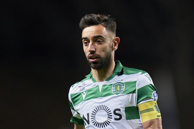 BRAGA, PORTUGAL - JANUARY 21: Bruno Fernandes of Sporting CP looks on during the Taca da Liga - Allianz CUP semifinal match between SC Braga and Sporting CP at Estadio Municipal de Braga on January 21, 2020 in Braga, Portugal. (Photo by Quality Sport Images/Getty Images) BRAGA, PORTUGAL - JANUARY 21: Bruno Fernandes of Sporting CP looks on during the Taca da Liga - Allianz CUP semifinal match between SC Braga and Sporting CP at Estadio Municipal de Braga on January 21, 2020 in Braga, Portugal. (Photo by Quality Sport Images/Getty Images)