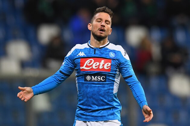 REGGIO NELL'EMILIA, ITALY - DECEMBER 22:  Dries Mertens of SSC Napoli shows his dejection during the Serie A match between US Sassuolo and SSC Napoli at Mapei Stadium - Citta del Tricolore on December 22, 2019 in Reggio nell'Emilia, Italy  (Photo by Alessandro Sabattini/Getty Images)