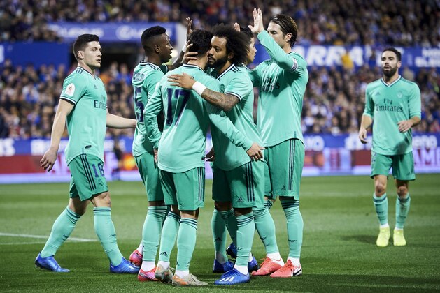 ZARAGOZA, SPAIN - JANUARY 29:  Lucas Vazquez of Real Madrid CF 
  celebrates after scoring his team's second goal during the Copa del Rey Round of 16 match between Real Zaragoza and Real Madrid at La Romareda on January 29, 2020 in Zaragoza, Spain. (Photo by Juan Manuel Serrano Arce/Getty Images)