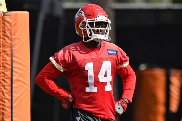DAVIE, FLORIDA - JANUARY 30: Sammy Watkins #14 of the Kansas City Chiefs looks on during the Kansas City Chiefs practice prior to Super Bowl LIV at Baptist Health Training Facility at Nova Southern University on January 30, 2020 in Davie, Florida. (Photo by Mark Brown/Getty Images)