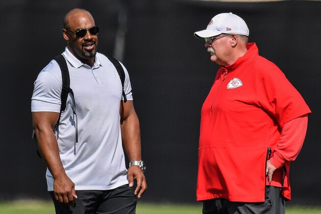 DAVIE, FLORIDA - JANUARY 30: Head Coach Andy Reid of the Kansas City Chiefs visits with former player Donovan McNabb during the Kansas City Chiefs practice prior to Super Bowl LIV at Baptist Health Training Facility at Nova Southern University on January 30, 2020 in Davie, Florida. (Photo by Mark Brown/Getty Images) DAVIE, FLORIDA - JANUARY 30: Head Coach Andy Reid of the Kansas City Chiefs visits with former player Donovan McNabb during the Kansas City Chiefs practice prior to Super Bowl LIV at Baptist Health Training Facility at Nova Southern University on January 30, 2020 in Davie, Florida. (Photo by Mark Brown/Getty Images)