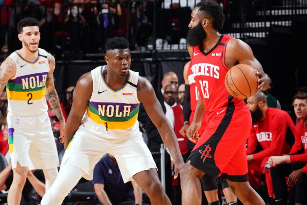 HOUSTON, TX - FEBRUARY 2:  Zion Williamson #1 of the New Orleans Pelicans plays defense against James Harden #13 of the Houston Rockets on February 2, 2020 at the Toyota Center in Houston, Texas. NOTE TO USER: User expressly acknowledges and agrees that, by downloading and or using this photograph, User is consenting to the terms and conditions of the Getty Images License Agreement. Mandatory Copyright Notice: Copyright 2020 NBAE (Photo by Cato Cataldo/NBAE via Getty Images)