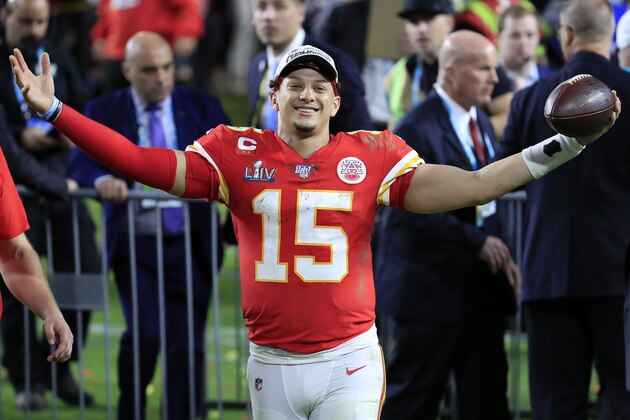 MIAMI, FLORIDA - FEBRUARY 02: Patrick Mahomes #15 of the Kansas City Chiefs celebrates after defeating the San Francisco 49ers 31-20 in Super Bowl LIV at Hard Rock Stadium on February 02, 2020 in Miami, Florida. (Photo by Andy Lyons/Getty Images)