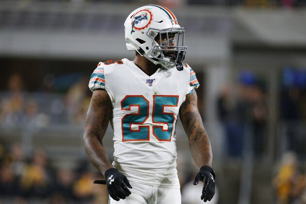 PITTSBURGH, PA - OCTOBER 28:  Xavien Howard #25 of the Miami Dolphins in action against the Pittsburgh Steelers on October 28, 2019 at Heinz Field in Pittsburgh, Pennsylvania.  (Photo by Justin K. Aller/Getty Images)