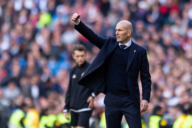 MADRID, SPAIN - FEBRUARY 01: (BILD ZEITUNG OUT) Head Coach Zinedine Zidane of Real Madrid gestures  during the Liga match between Real Madrid CF and Club Atletico de Madrid at Estadio Santiago Bernabeu on February 01, 2020 in Madrid, Spain. (Photo by TF-Images/Getty Images)
