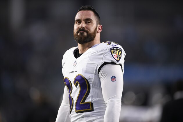 Baltimore Ravens safety Eric Weddle warms up before an NFL football game against the Los Angeles Chargers in Carson, Calif., Sunday, Dec. 23, 2018. (AP Photo/Kelvin Kuo)