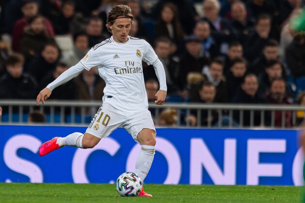 MADRID, SPAIN - FEBRUARY 06: (BILD ZEITUNG OUT) Luka Modric of Real Madrid controls the ball during the Copa del Rey match between Real Madrid and Real Sociedad at Estadio Santiago Bernabeu on February 06, 2020 in Madrid, Spain. (Photo by DeFodi Images via Getty Images)