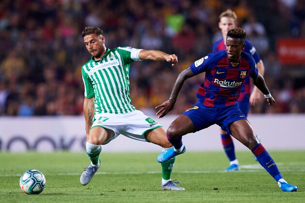 BARCELONA, SPAIN - AUGUST 25: Joaquin Sanchez of Real Betis fights for the ball with Nelson Semedo of FC Barcelona during the Liga match between FC Barcelona and Real Betis Balompie at Camp Nou on August 25, 2019 in Barcelona, Spain. (Photo by Alex Caparros/Getty Images)