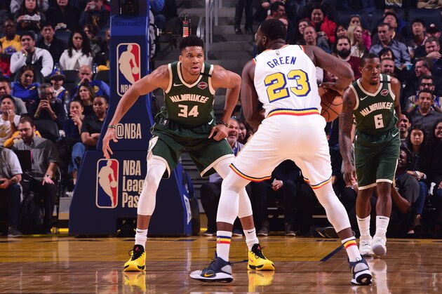 SAN FRANCISCO, CA - JANUARY 8: Giannis Antetokounmpo #34 of the Milwaukee Bucks plays defense against the Golden State Warriors on January 8, 2020 at Chase Center in San Francisco, California. NOTE TO USER: User expressly acknowledges and agrees that, by downloading and or using this photograph, user is consenting to the terms and conditions of Getty Images License Agreement. Mandatory Copyright Notice: Copyright 2020 NBAE (Photo by Noah Graham/NBAE via Getty Images)