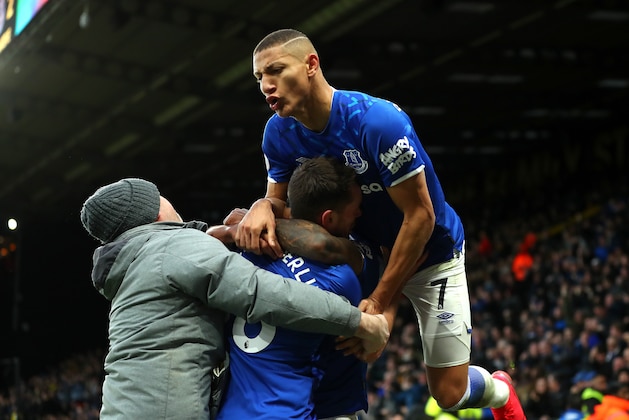 WATFORD, ENGLAND - FEBRUARY 01: Theo Walcott of Everton (obscure) celebrates with Richarlison after scoring his team's third goal during the Premier League match between Watford FC and Everton FC at Vicarage Road on February 01, 2020 in Watford, United Kingdom. (Photo by Catherine Ivill/Getty Images) WATFORD, ENGLAND - FEBRUARY 01: Theo Walcott of Everton (obscure) celebrates with Richarlison after scoring his team's third goal during the Premier League match between Watford FC and Everton FC at Vicarage Road on February 01, 2020 in Watford, United Kingdom. (Photo by Catherine Ivill/Getty Images)
