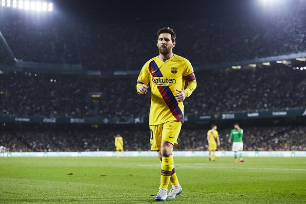 SEVILLE, SPAIN - FEBRUARY 09: Lionel Messi of FC Barcelona looks on during the Liga match between Real Betis Balompie and FC Barcelona at Estadio Benito Villamarin on February 09, 2020 in Seville, Spain. (Photo by Fran Santiago/Quality Sport Images/Getty Images)
