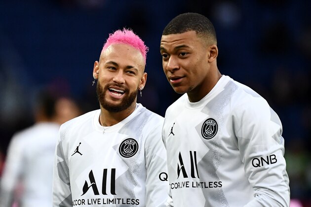 Paris Saint-Germain's Brazilian forward Neymar (L) jokes with Paris Saint-Germain's French forward Kylian MBappe prior to the French L1 football match between Paris Saint-Germain (PSG) and Montpellier Herault SC at the Parc des Princes stadium in Paris, on February 1, 2020. (Photo by FRANCK FIFE / AFP) (Photo by FRANCK FIFE/AFP via Getty Images)
