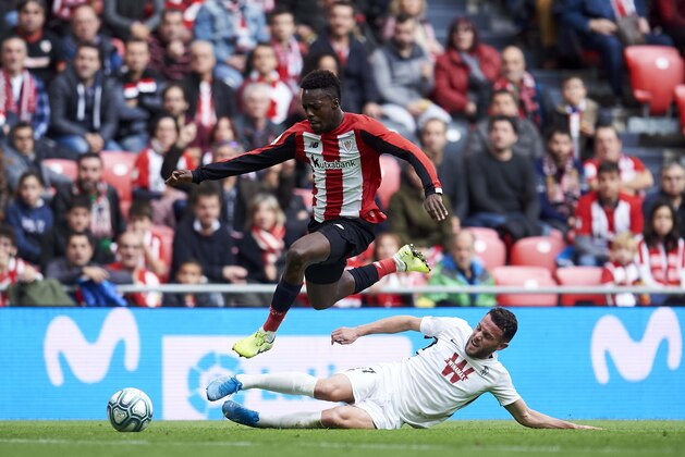 BILBAO, SPAIN - DECEMBER 01: Inaki Williams of Athletic Club duels for the ball with Joaquin Marin 'Quini' of Granada CF during the Liga match between Athletic Club and Granada CF at San Mames Stadium on December 01, 2019 in Bilbao, Spain. (Photo by Juan Manuel Serrano Arce/Getty Images)