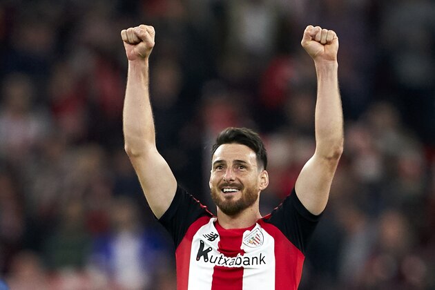 BILBAO, SPAIN - FEBRUARY 06: Aduriz of Athletic Club celebrates after winning during the Copa del Rey Quarter Final match between Athletic Club de Bilbao and FC Barcelona at Estadio de San Mames on February 06, 2020 in Bilbao, Spain. (Photo by Quality Sport Images/Getty Images)