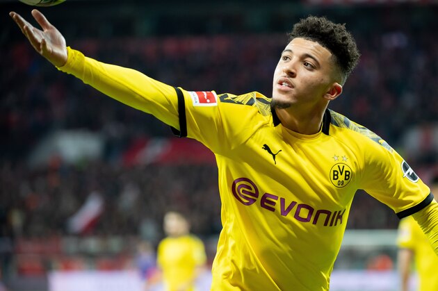 LEVERKUSEN, GERMANY - FEBRUARY 08: (BILD ZEITUNG OUT) Jadon Sancho of Borussia Dortmund looks on during the Bundesliga match between Bayer 04 Leverkusen and Borussia Dortmund at BayArena on February 8, 2020 in Leverkusen, Germany. (Photo by DeFodi Images via Getty Images)
