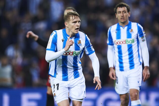 SAN SEBASTIAN, SPAIN - FEBRUARY 13: Martin Odegaard of Real Sociedad celebrates after scoring his team's second goal during the Copa del Rey Semi-Final 1st Leg match between Real Sociedad and Mirandes at Estadio Anoeta on February 13, 2020 in San Sebastian, Spain. (Photo by Juan Manuel Serrano Arce/Getty Images)