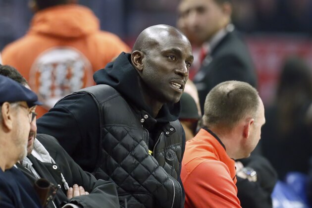 LOS ANGELES, CA - DECEMBER 17: Former NBA Player, Kevin Garnett attends the game between the LA Clippers and the Phoenix Suns on December 17, 2019 at STAPLES Center in Los Angeles, California. NOTE TO USER: User expressly acknowledges and agrees that, by downloading and/or using this Photograph, user is consenting to the terms and conditions of the Getty Images License Agreement. Mandatory Copyright Notice: Copyright 2019 NBAE (Photo by Chris Elise/NBAE via Getty Images)