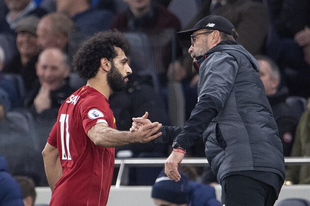 LONDON, ENGLAND - JANUARY 11: Mo Salah of Liverpool FC gets a handshake from Manager Jürgen Klopp during the Premier League match between Tottenham Hotspur and Liverpool FC at Tottenham Hotspur Stadium on January 11, 2020 in London, United Kingdom. (Photo by Visionhaus)