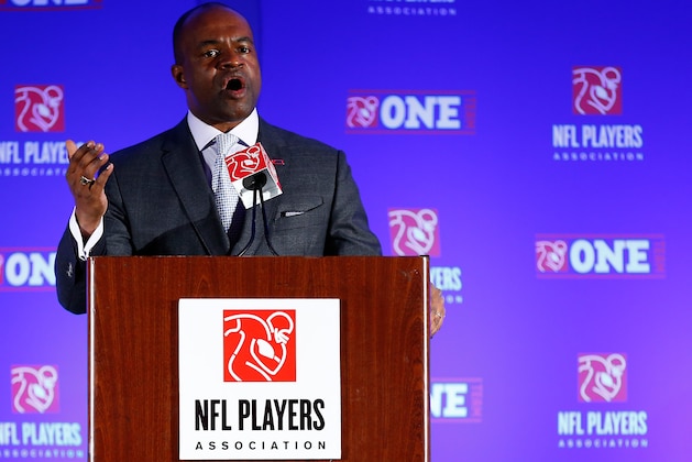 NEW YORK, NY - JANUARY 30:  DeMaurice Smith, Executive Director of the National Football League Players Association, speaks during an NFLPA press conference prior to Super Bowl XLVIII on January 30, 2014 in New York City.  (Photo by Alex Trautwig/Getty Images)