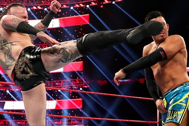 Aleister Black kicking Akira Tozawa in the face.
