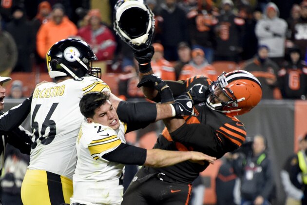 CLEVELAND, OHIO - NOVEMBER 14: Quarterback Mason Rudolph #2 of the Pittsburgh Steelers fights with defensive end Myles Garrett #95 of the Cleveland Browns during the second half at FirstEnergy Stadium on November 14, 2019 in Cleveland, Ohio. The Browns defeated the Steelers 21-7.  (Photo by Jason Miller/Getty Images)