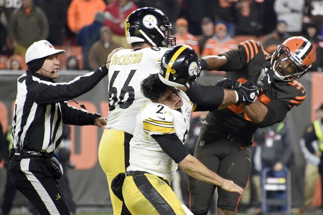 CLEVELAND, OHIO - NOVEMBER 14: Defensive end Myles Garrett #95 of the Cleveland Browns hits Quarterback Mason Rudolph #2 of the Pittsburgh Steelers over the head with his helmet during the second half in the game at FirstEnergy Stadium on November 14, 2019 in Cleveland, Ohio. (Photo by Jason Miller/Getty Images)