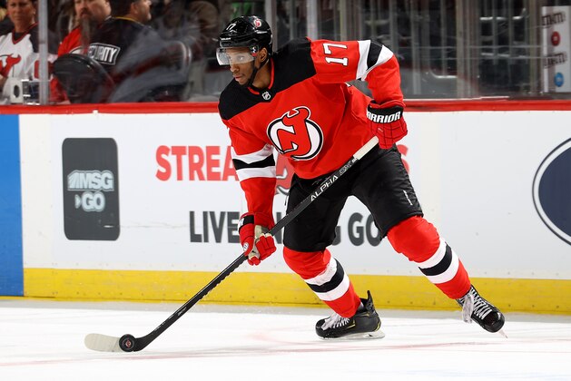 NEWARK, NEW JERSEY - FEBRUARY 11:  Wayne Simmonds #17 of the New Jersey Devils takes the puck in the third period against the Florida Panthers at Prudential Center on February 11, 2020 in Newark, New Jersey.The Florida Panthers defeated the New Jersey Devils 5-3. (Photo by Elsa/Getty Images)
