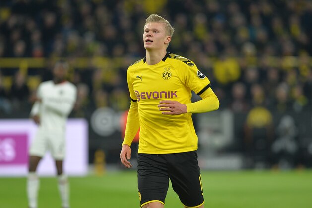 DORTMUND, GERMANY - FEBRUARY 14: (BILD ZEITUNG OUT) Erling Braut Haaland of Borussia Dortmund looks on during the Bundesliga match between Borussia Dortmund and Eintracht Frankfurt at Signal Iduna Park on February 14, 2020 in Dortmund, Germany. (Photo by Ralf Treese/DeFodi Images via Getty Images)