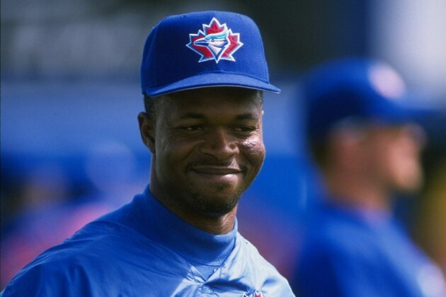 27 Feb 1998: Infielder Tony Fernandez of the Toronto Blue Jays in action during a spring training game against the Philadelphia Phillies at the Grant Field in Dunedin, Florida. The Blue Jays defeated the Phillies 5-0.