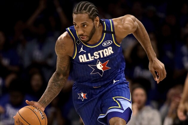 CHICAGO, ILLINOIS - FEBRUARY 16: Kawhi Leonard #2 of Team LeBron dribbles the ball in the fourth quarter against Team Giannis during the 69th NBA All-Star Game at the United Center on February 16, 2020 in Chicago, Illinois. NOTE TO USER: User expressly acknowledges and agrees that, by downloading and or using this photograph, User is consenting to the terms and conditions of the Getty Images License Agreement. (Photo by Jonathan Daniel/Getty Images)