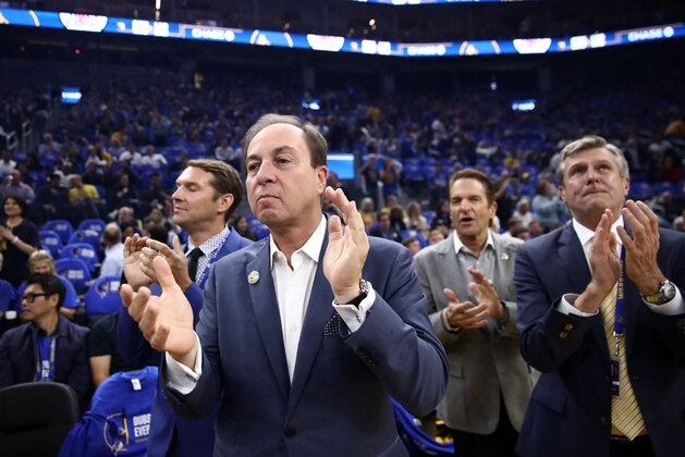 SAN FRANCISCO, CALIFORNIA - OCTOBER 24:   (L-R) Golden State Warriors owners Joe Lacob and Peter Guber stand with team president and COO Rick Welts before their game against the LA Clippers at Chase Center on October 24, 2019 in San Francisco, California.  NOTE TO USER: User expressly acknowledges and agrees that, by downloading and or using this photograph, User is consenting to the terms and conditions of the Getty Images License Agreement. (Photo by Ezra Shaw/Getty Images)