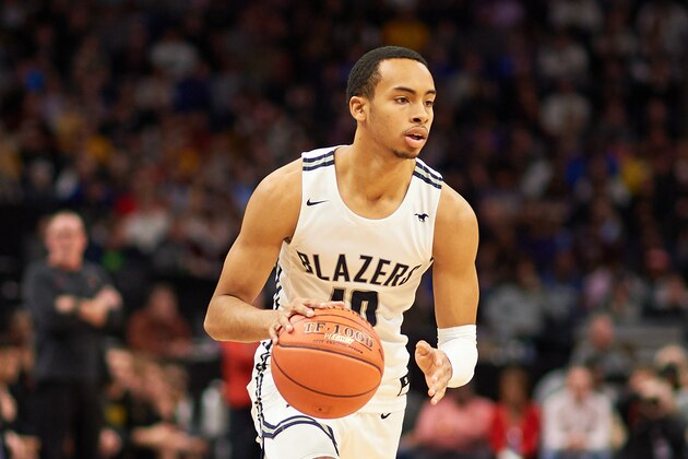 MINNEAPOLIS, MINNESOTA - JANUARY 04: Amari Bailey #10 of Sierra Canyon Trailblazers dribbles the ball against the Minnehaha Academy Red Hawks during the game at Target Center on January 04, 2020 in Minneapolis, Minnesota. (Photo by Hannah Foslien/Getty Images)