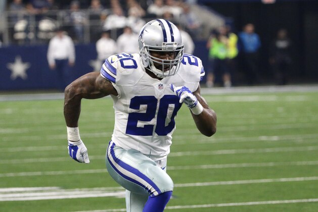 Dallas Cowboys running back Darren McFadden (20) runs a route against the Washington Redskins during an NFL football game, Sunday, Jan. 3, 2016, in Arlington, Texas. (AP Photo/Roger Steinman)