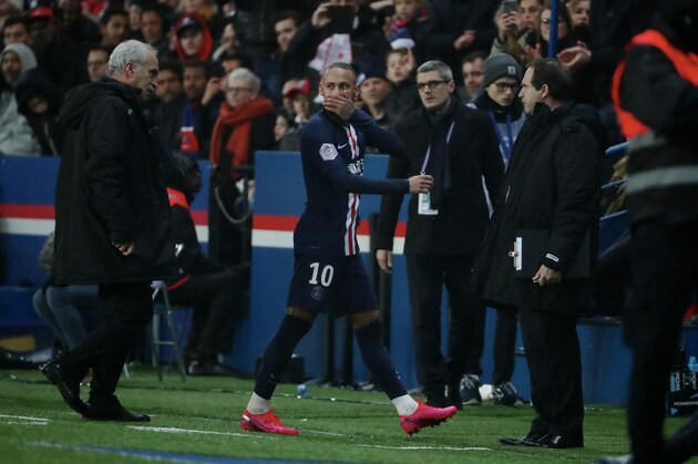 PARIS, FRANCE-FEBRUARY 23: Neymar Jr of Paris Saint-Germain (PSG) reacted after receiving a red card during the Ligue 1 match between Paris Saint-Germain and Girondins Bordeaux at Parc des Princes on February 23, 2020 in Paris, France.  (Photo by Xavier Laine/Getty Images)