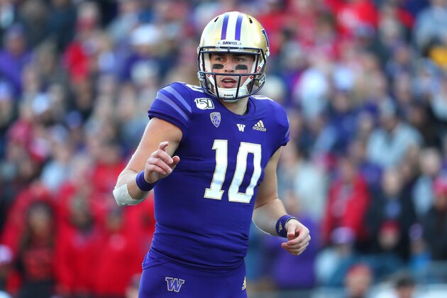 SEATTLE, WASHINGTON - NOVEMBER 02: Jacob Eason #10 of the Washington Huskies looks on against the Utah Utes in the first quarter during their game at Husky Stadium on November 02, 2019 in Seattle, Washington. (Photo by Abbie Parr/Getty Images)