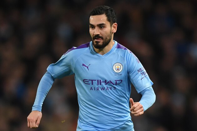 MANCHESTER, ENGLAND - JANUARY 29:  Ilkay Gundogan of Manchester City runs with the ball during the Carabao Cup Semi Final match between Manchester City and Manchester United at Etihad Stadium on January 29, 2020 in Manchester, England. (Photo by Shaun Botterill/Getty Images)