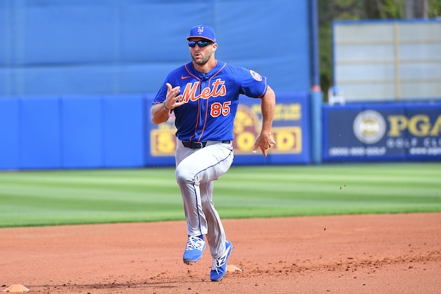 PORT ST. LUCIE, FLORIDA - FEBRUARY 20: Tim Tebow #85 of the New York Mets runs the bases during the team workout at Clover Park on February 20, 2020 in Port St. Lucie, Florida. (Photo by Mark Brown/Getty Images)