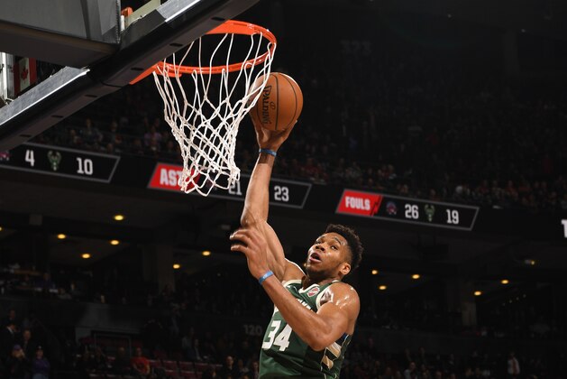 TORONTO, CANADA - FEBRUARY 25: Giannis Antetokounmpo #34 of the Milwaukee Bucks shoots the ball against the Toronto Raptors on February 25, 2020 at the Scotiabank Arena in Toronto, Ontario, Canada. NOTE TO USER: User expressly acknowledges and agrees that, by downloading and or using this Photograph, user is consenting to the terms and conditions of the Getty Images License Agreement. Mandatory Copyright Notice: Copyright 2020 NBAE (Photo by Ron Turenne/NBAE via Getty Images) TORONTO, CANADA - FEBRUARY 25: Giannis Antetokounmpo #34 of the Milwaukee Bucks shoots the ball against the Toronto Raptors on February 25, 2020 at the Scotiabank Arena in Toronto, Ontario, Canada. NOTE TO USER: User expressly acknowledges and agrees that, by downloading and or using this Photograph, user is consenting to the terms and conditions of the Getty Images License Agreement. Mandatory Copyright Notice: Copyright 2020 NBAE (Photo by Ron Turenne/NBAE via Getty Images)