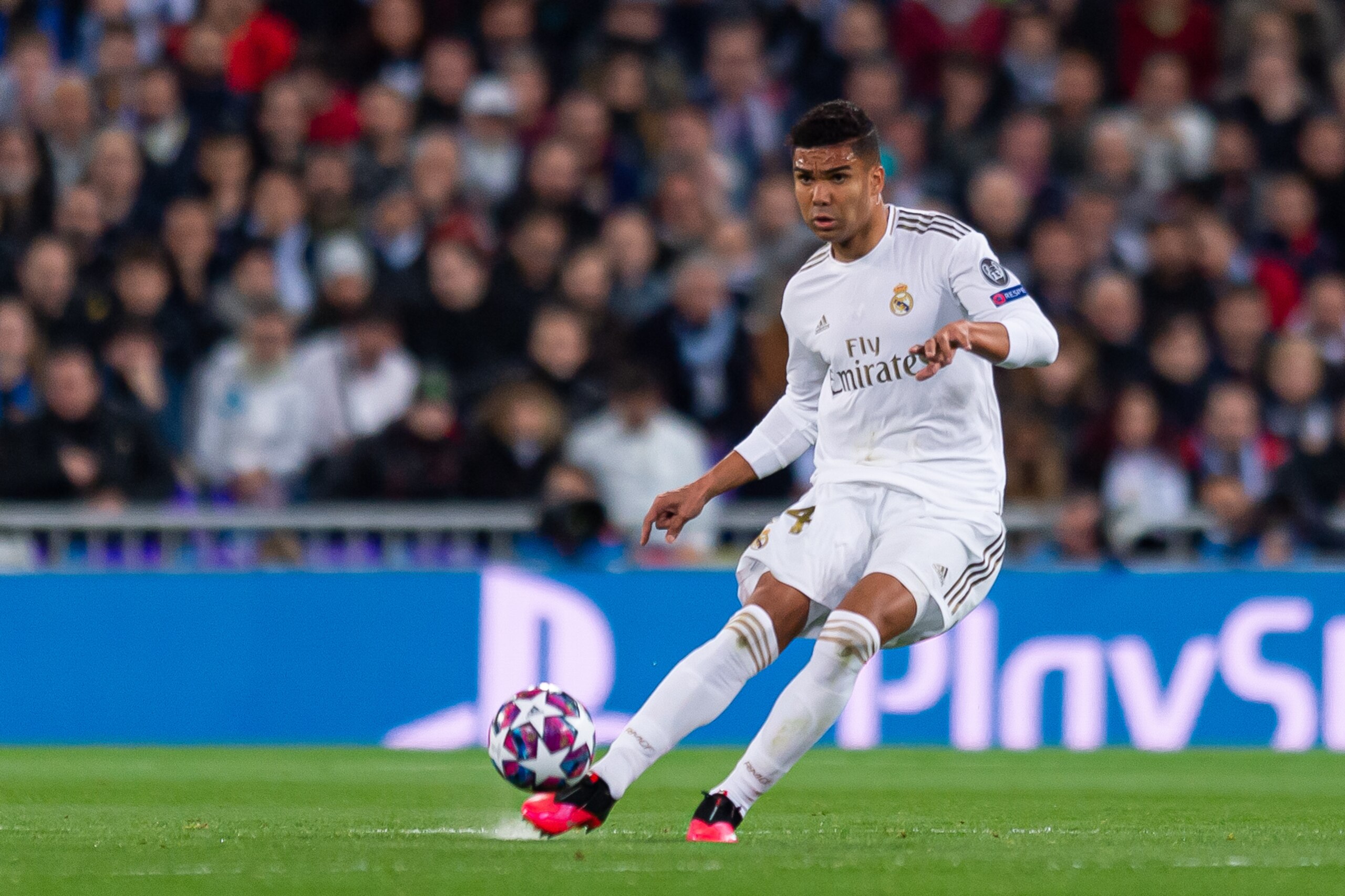 MADRID, SPAIN - FEBRUARY 26: (BILD ZEITUNG OUT) Casemiro of Real Madrid controls the ball  during the UEFA Champions League round of 16 first leg match between Real Madrid and Manchester City at Bernabeu on February 26, 2020 in Madrid, Spain. (Photo by Alejandro Rios/DeFodi Images via Getty Images)